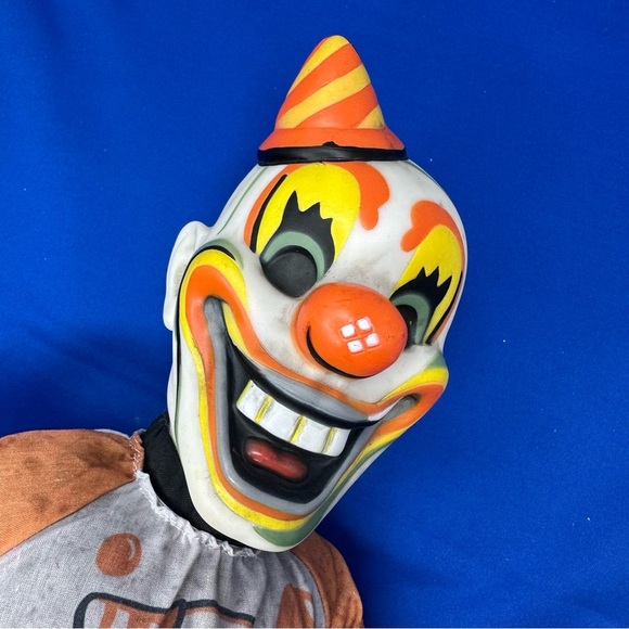 Spirit Halloween Vintage Clown Doll - Speaking Motion Sensor - Picture 7 of 7
